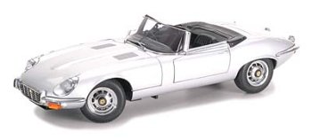 Die-cast Model Jaguar E Type Cabrio V12 (1:18 scale in Silver)