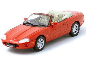 Jaguar XK8 Cabriolet (1:43 scale in Red)