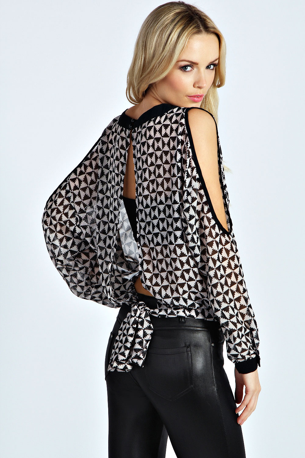 boohoo Serena Monoscope Open Back Blouse -