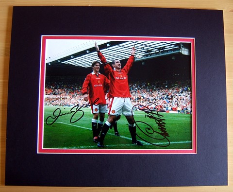 & BECKHAM SIGNED & MOUNTED PHOTO - 15 x