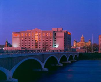 Embassy Suites On The River
