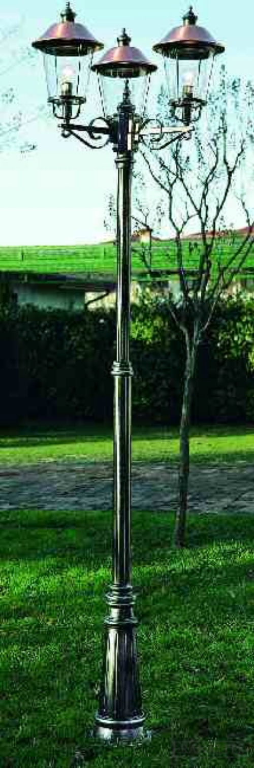 Cast aluminium 3 light lamp-post in satinblack with silver highlights.