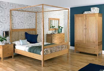 Newhampton Light Oak 4 Poster Bedroom Set -