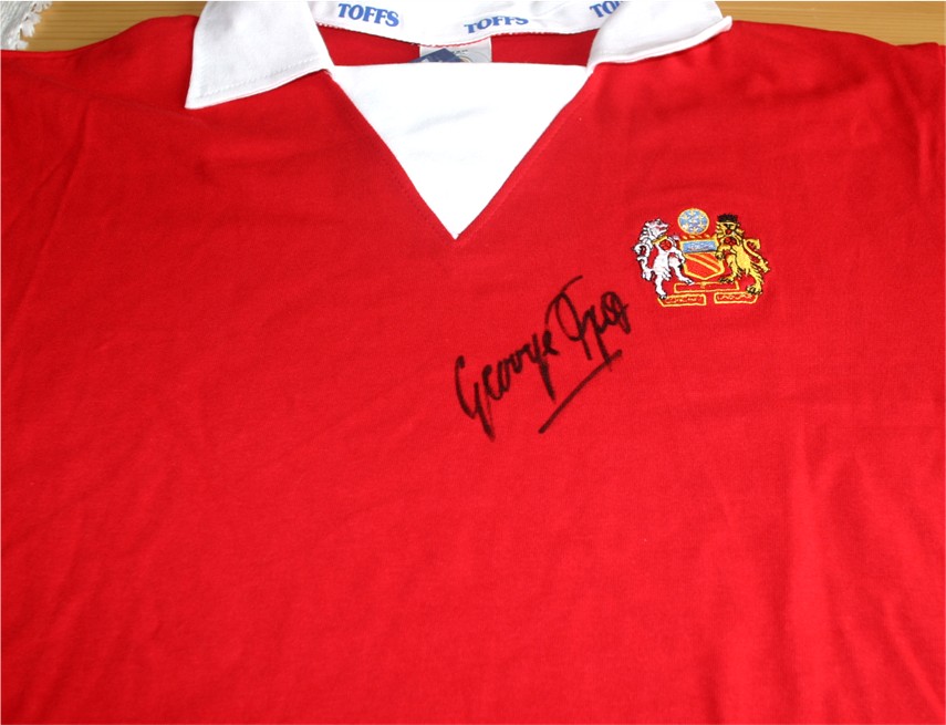 BEST SIGNED REPLICA RED MAN UTD 1970s