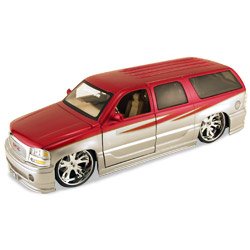 Die-cast Model GMC Yukon Denali XL (1:18 scale in Red)