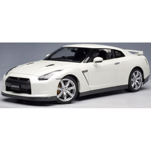 GTR R35 2007 - White 1:18