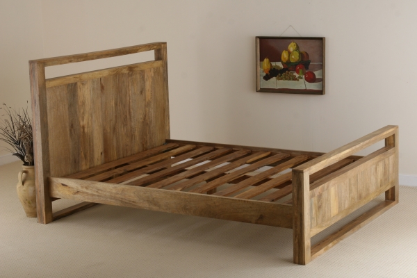 Mantis LIGHT Solid Mango Kingsize Bed