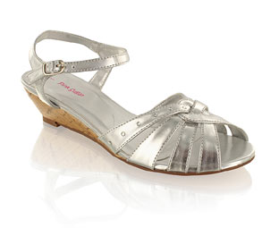 Priceless Simple Wedge Sandal