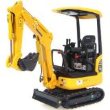 8007 Komatsu PC14R, 1:32 Universal Hobbies