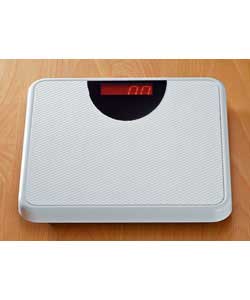 Metal and plastic bathroom scale.LED 4 digit display.Capacity: 136kg / 300lb.Auto shut off.Tap