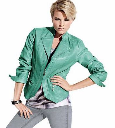 Exceptional jacket in a modern design with zip pockets and diagonal front hem. Features practical two-way zip fastening and front and rear gore seams ensuring a great fit.Jacket Features: Long sleeves with cuffs and press stud fastening Casual fit Wa