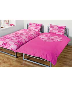 Set contains duvet cover and 1 pillowcase.Printed design.52 polyester and 48 cotton.Machine washable