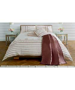 100 polyester.Machine washable at 40 degrees C.Not suitable for tumble drying.Size 264 x 200cm.