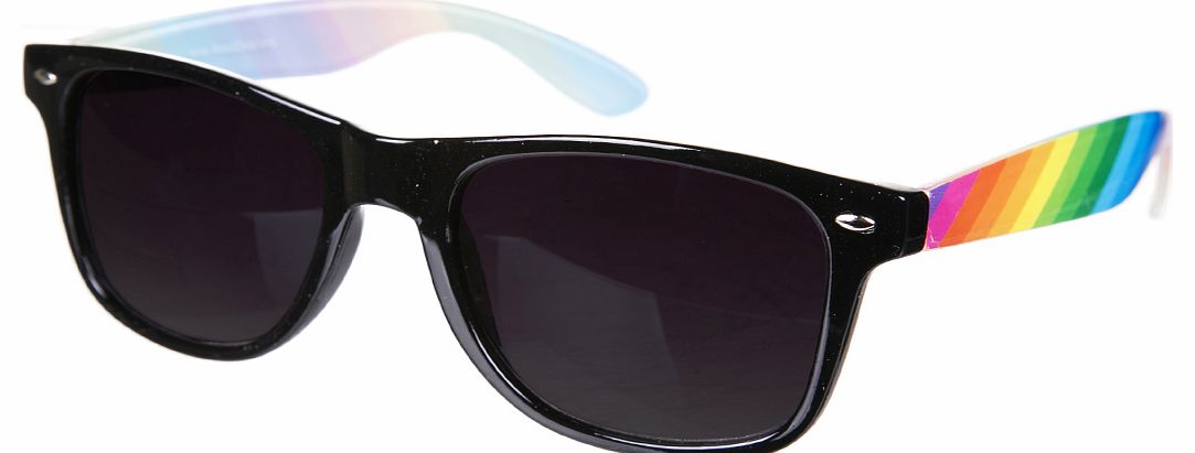 El accesorio caliente de los aÃos 80 estÃ de vuelta y mÃs grande que nunca! Los clÃsicos sunnies Wayfarer han sido observados en prÃcticamente cada vale A-Lister su sal tan subirse al carro de la vieja escuela con su propio par.