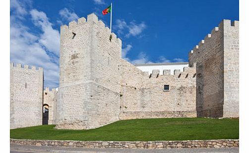 Loule Market - Intro Visit the lovely inland town of Loule spend time browsing bustlingLoule Market and experience a taste of authentic Portuguese life in a traditional Algarve town! Loule Market - Overview Explore the lovely inland town of Loule. Vi