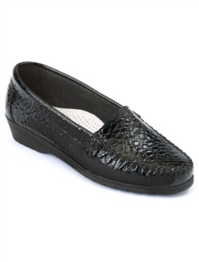 Unbranded Patent loafers.