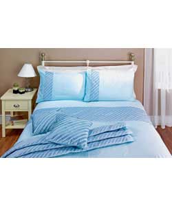 Set contains duvet cover and 2 housewife pillowcases.50% cotton, 50% polyester with 100% polyester